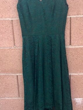 Sleeveless Emerald Green Lace Fit-and-Flare Prom Dress